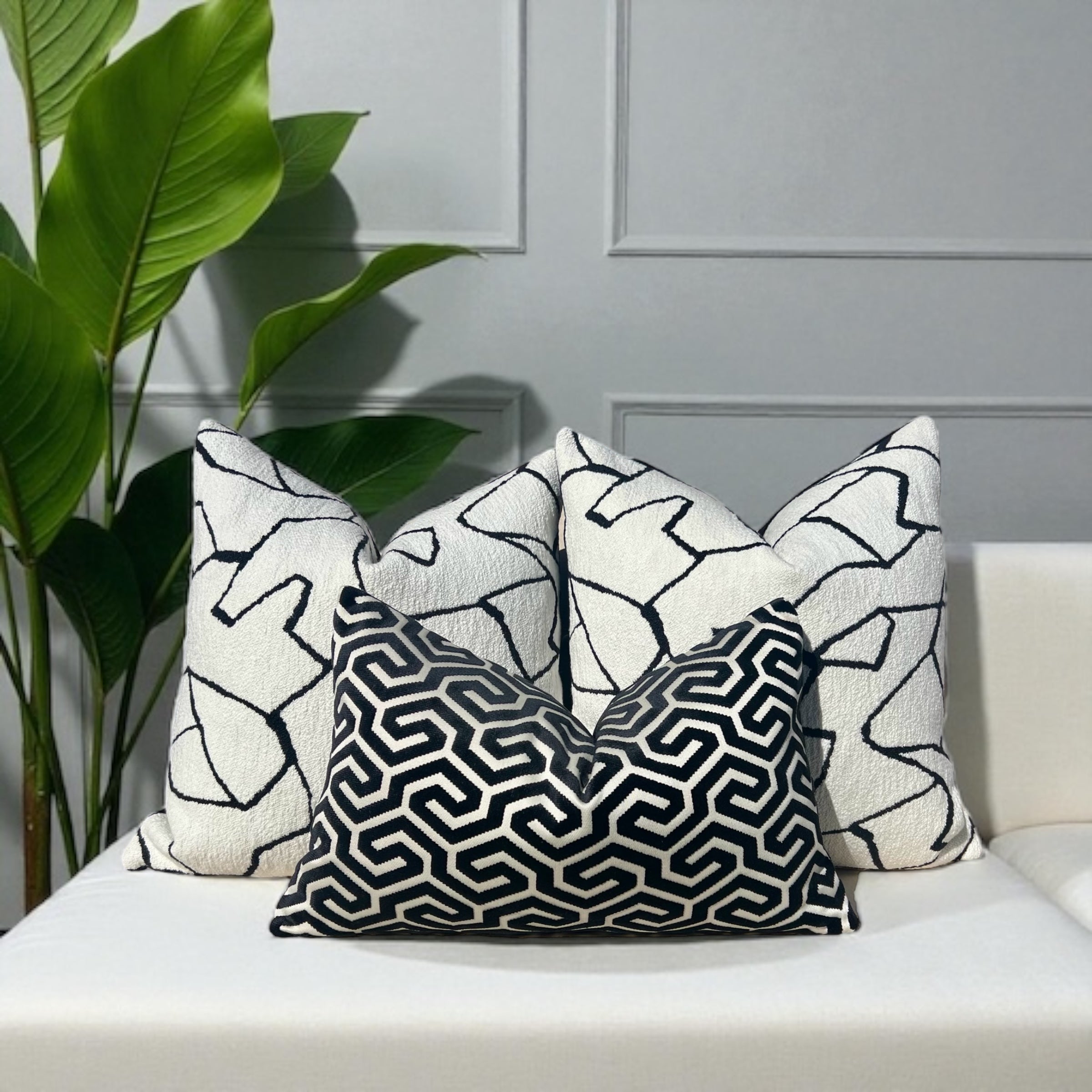 Donghia Barkcloth Weave Pillow - Noir