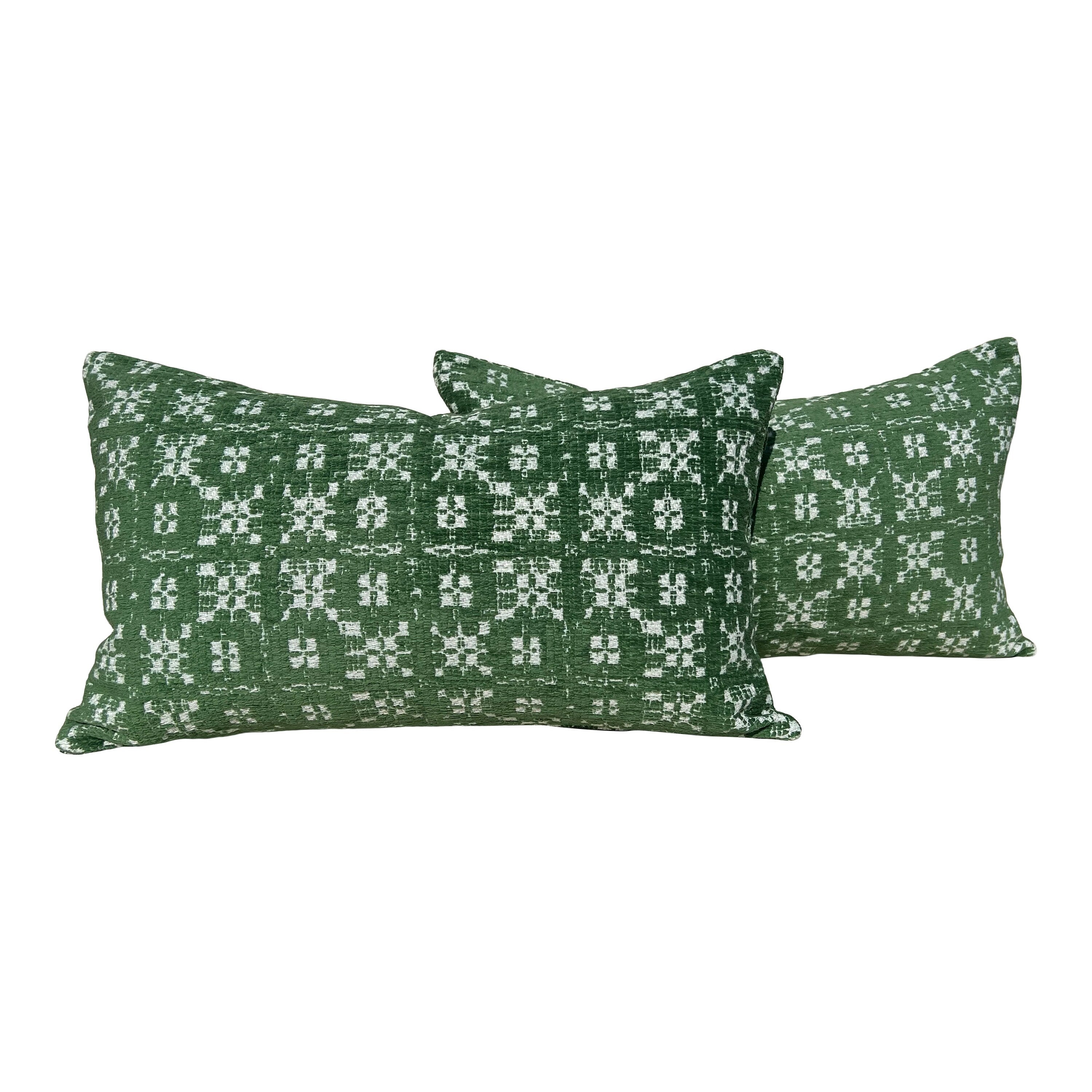 Thibaut Outdoor Woven Briemfield Pillow in Kelly Green. Outdoor Green Small Scale Pillow Cover, Designer Accent Perfomance Cushions