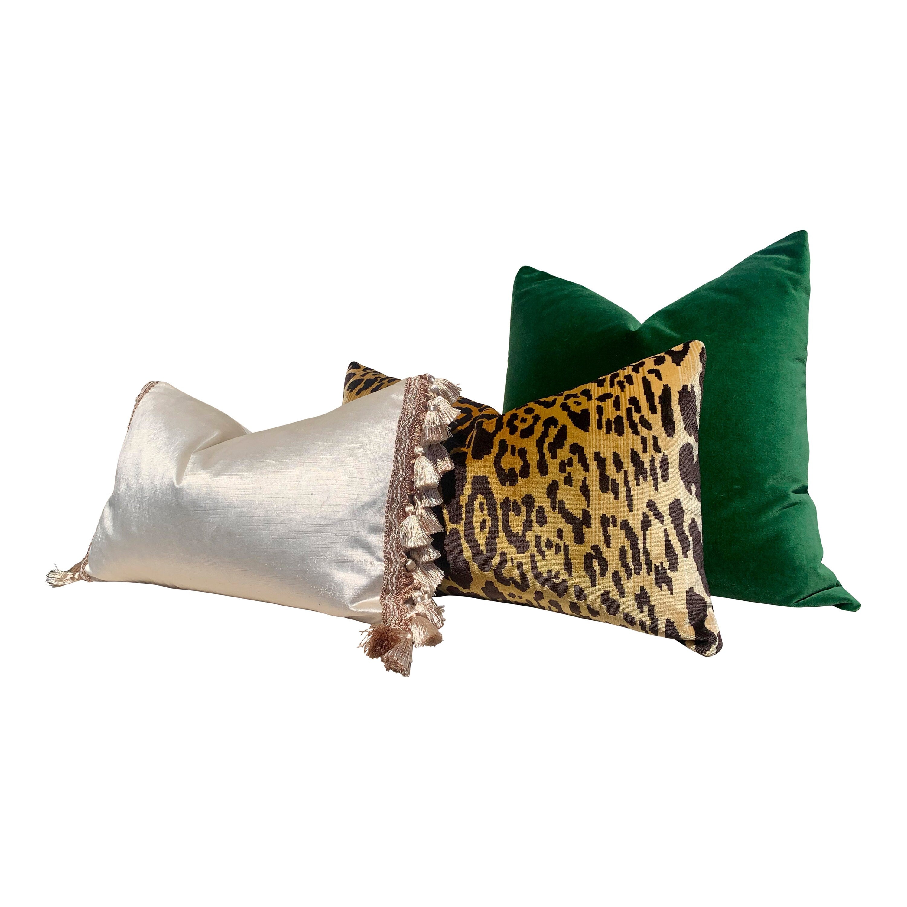 Velvet Pillow in Green. Decorative Velvet pillow, Lumbar Velvet Pillow, Solid Velvet pillow, Accent throw Cushion, Designer Pillow Cover.