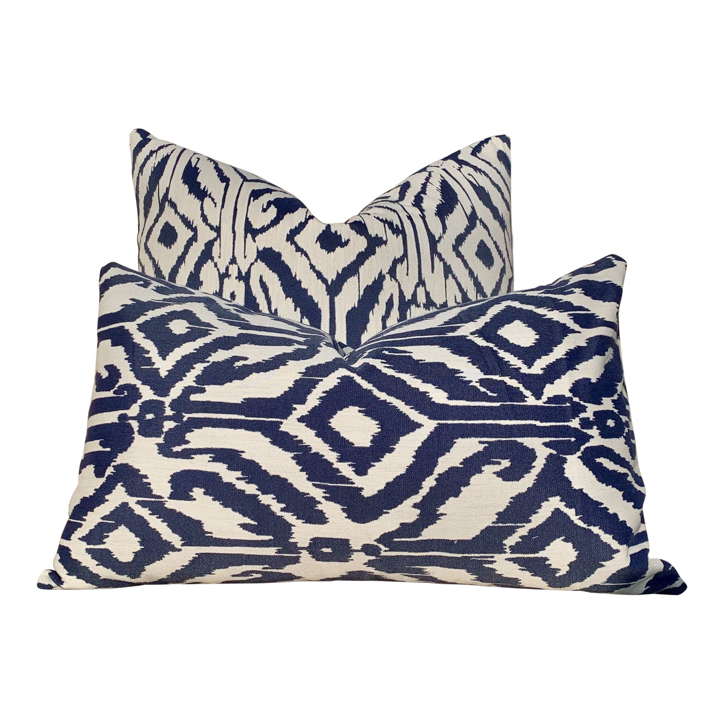 Sunbrella Outdoor Geometric Pillow Cover White, Ocean Blue. Lumbar Outdoor Pillow, Outdoor Cushion, Blue and White Pillow