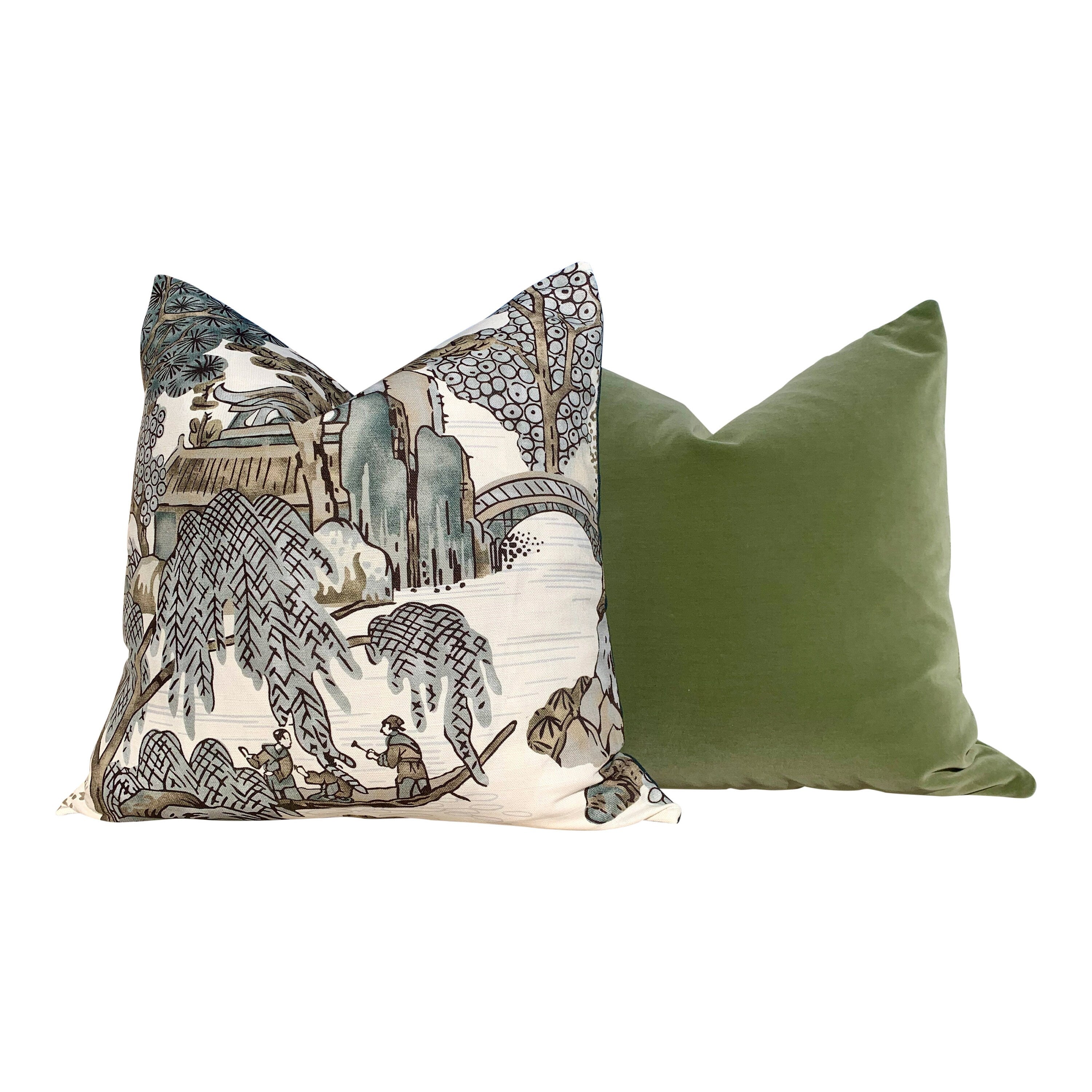 Velvet Pillow in Green. Decorative Velvet pillow, Lumbar Velvet Pillow, Solid Velvet pillow, Accent throw Cushion, Designer Pillow Cover.