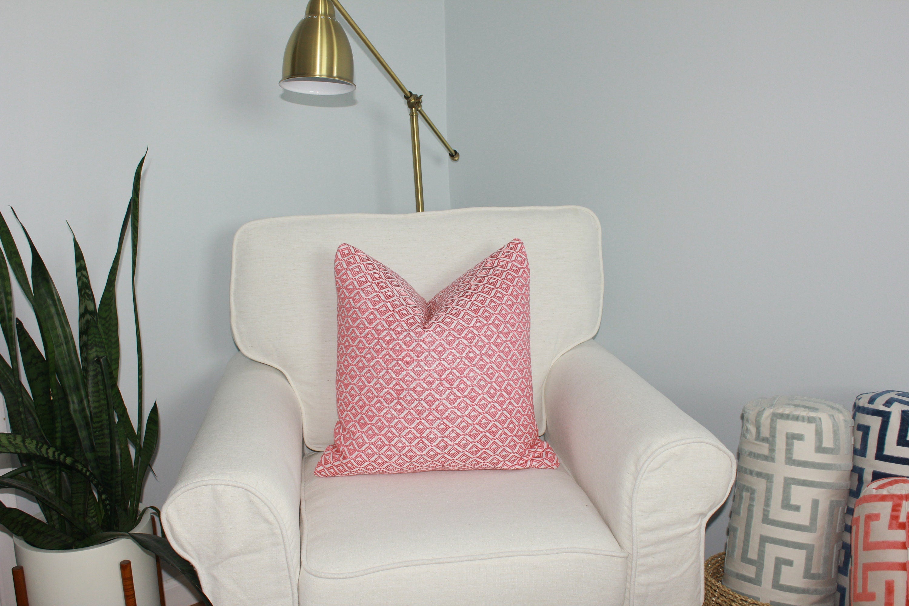 Outdoor Trion Woven Pillow in Peony. Thiabut Designer Patio Decorative Accent Cushion in Pink. Lumbar Chair Pillow Case in Pink and White