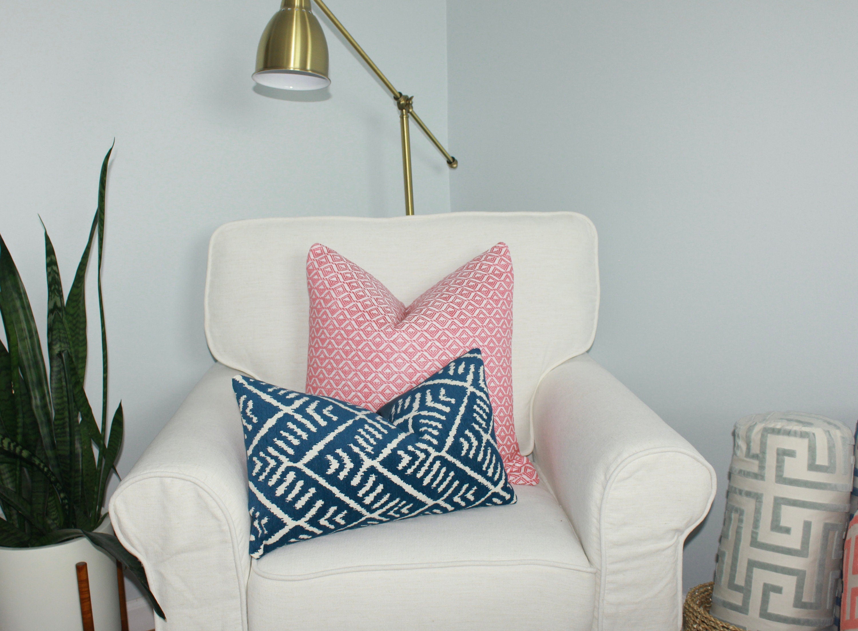 Outdoor Trion Woven Pillow in Peony. Thiabut Designer Patio Decorative Accent Cushion in Pink. Lumbar Chair Pillow Case in Pink and White