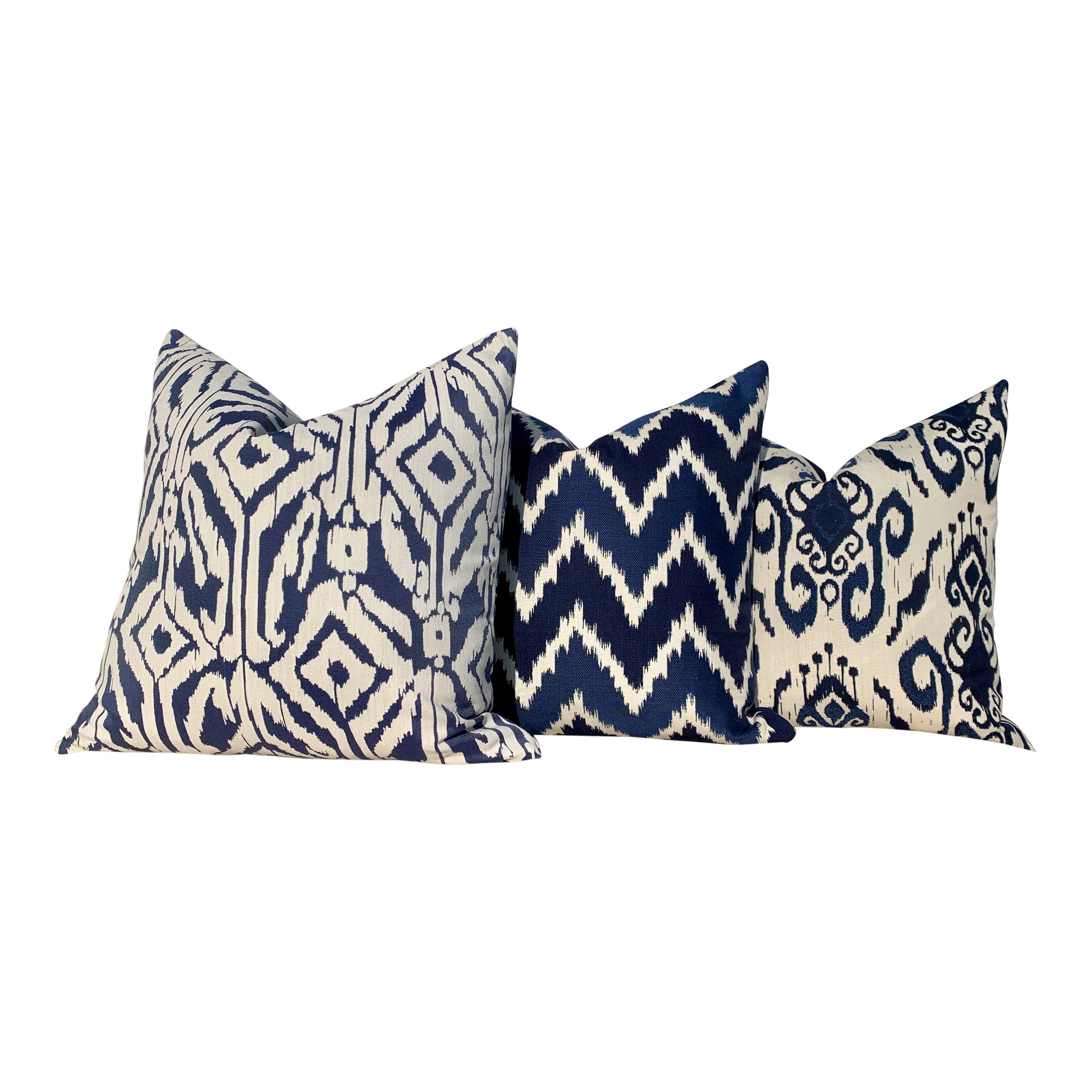 Sunbrella Outdoor Geometric Pillow Cover White, Ocean Blue. Lumbar Outdoor Pillow, Outdoor Cushion, Blue and White Pillow