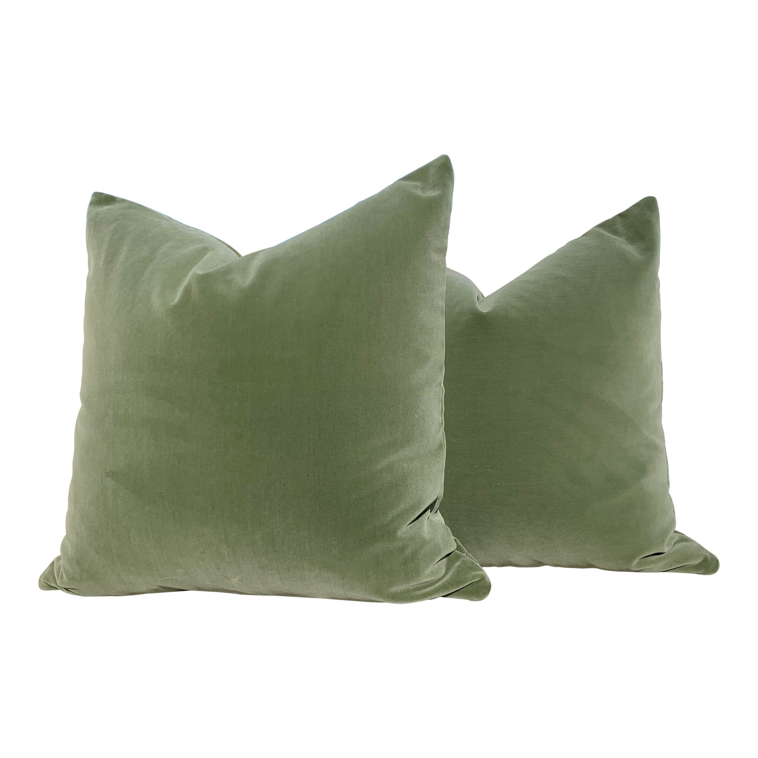Velvet Pillow in Green. Decorative Velvet pillow, Lumbar Velvet Pillow, Solid Velvet pillow, Accent throw Cushion, Designer Pillow Cover.